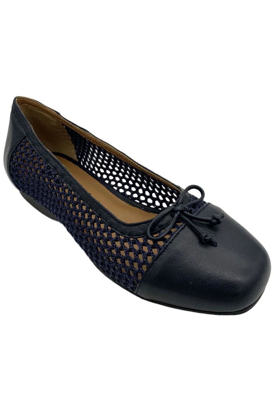 ARRAY Women's Lillian Flat Navy - Wide